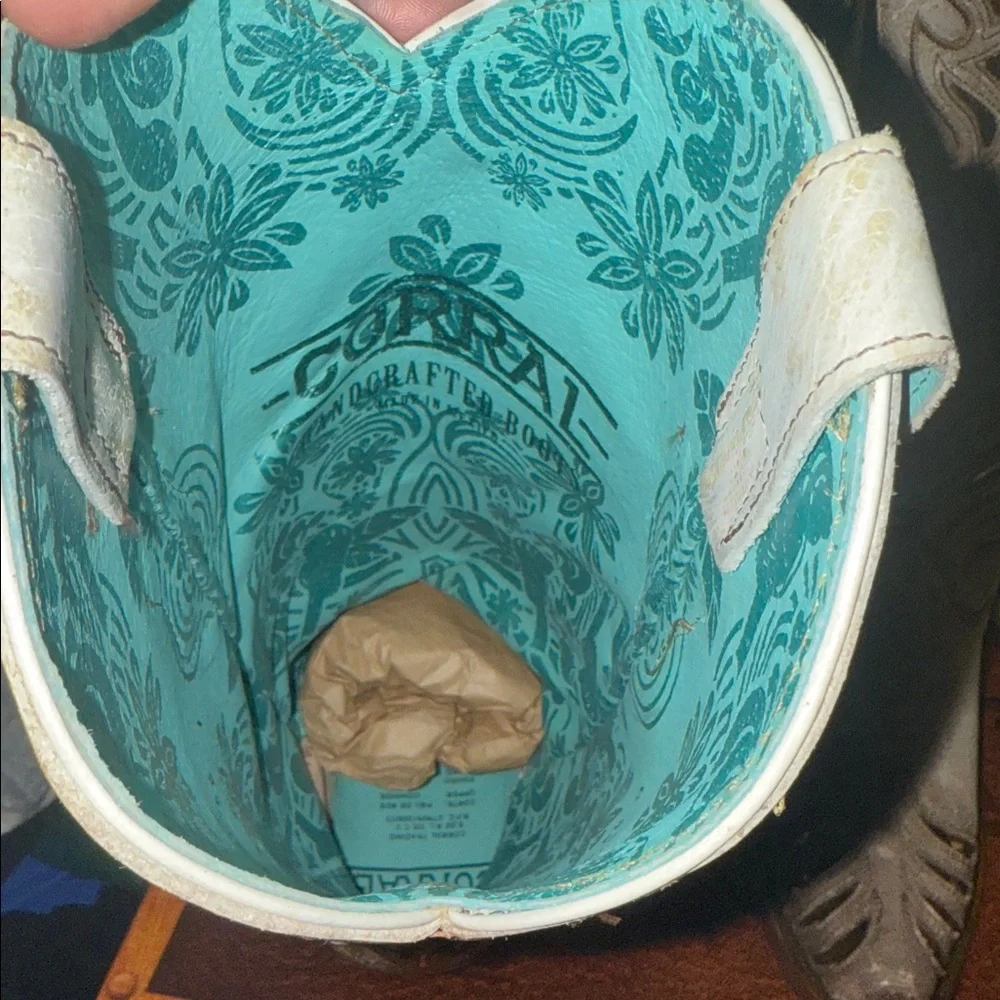 Corral Gold and Tan Western Boots - Picture 9 of 11